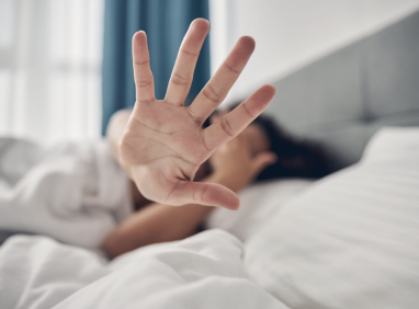  Ngủ Dậy Cứng Bàn Tay Buổi Sáng Có Nguy Hiểm Không?