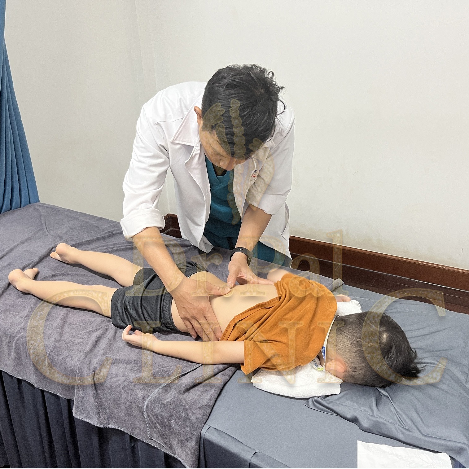 phòng khám thầy pal chữa bệnh cong veo cột sống tại tphcm
